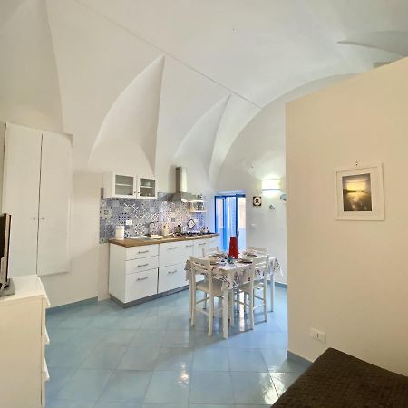Holidaycasa Teresa - Monolocale Nel Cuore Del Cent Sperlonga Exterior photo